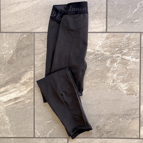 lululemon athletica Pants - 🍋 Lululemon black logo waistband leggings size 4